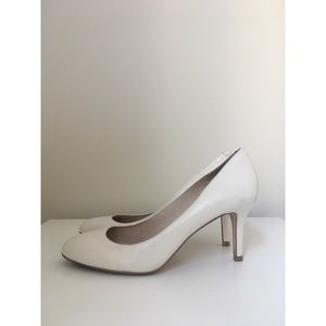 Louise et Cie White Pump in 7